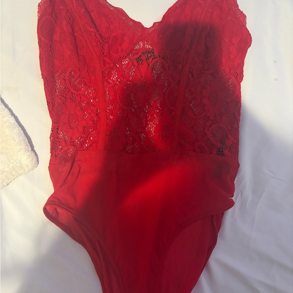 New Look Scarlet Lace Bodysuit - Picture 3 of 4